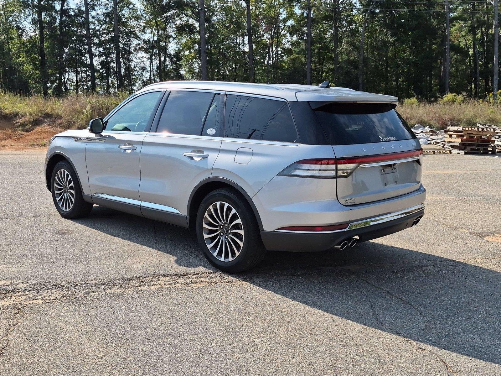 Used 2023 Silver Radiance Metallic Lincoln Standard image 3