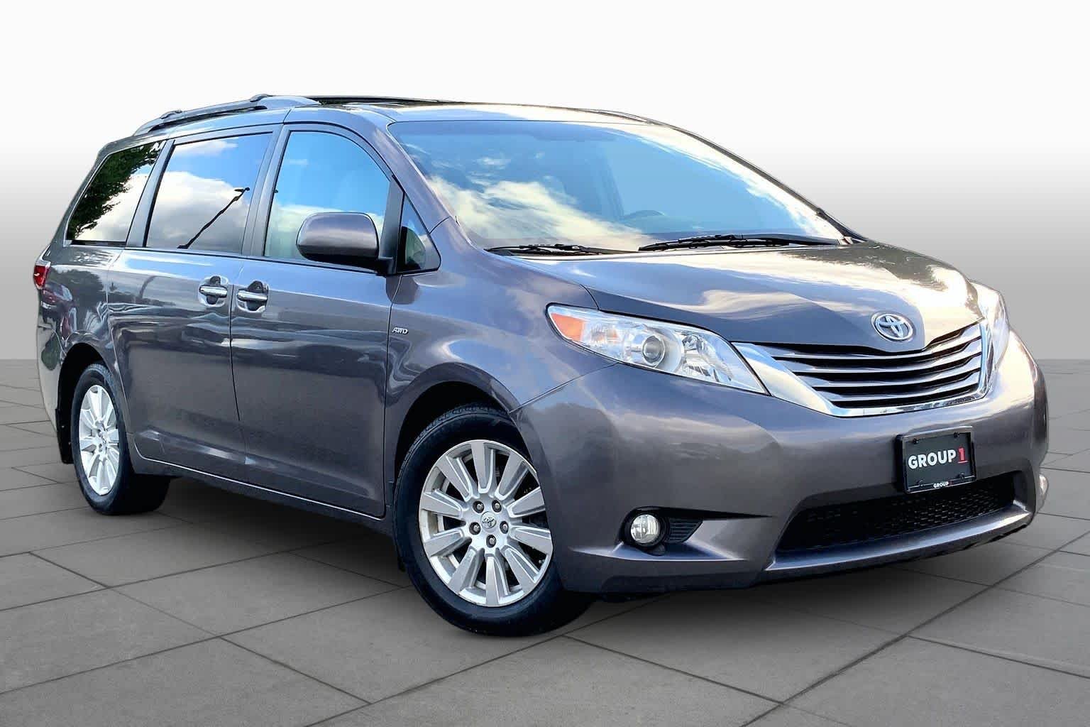 Used 2017 Predawn Gray Mica Toyota XLE Premium image 3