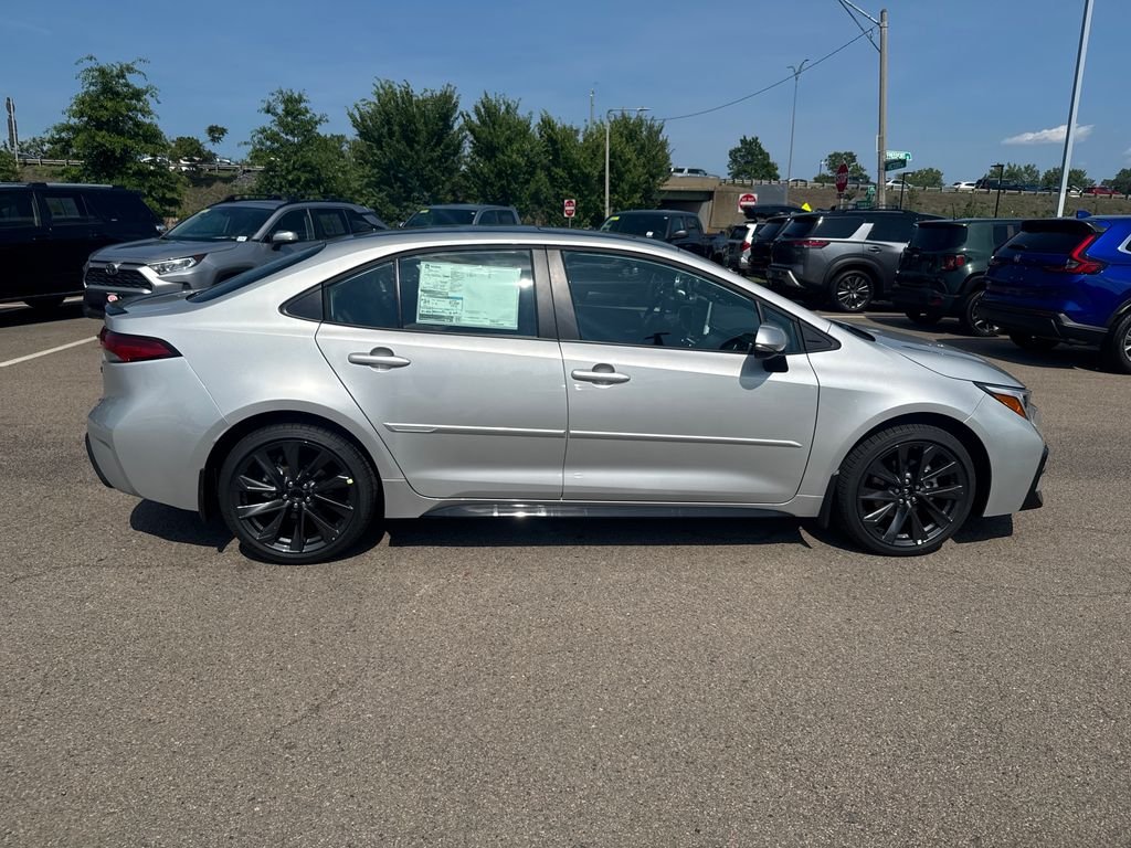 New 2026 Classic Silver Metallic with Midnight Black Metallic roof Toyota XSE image 8