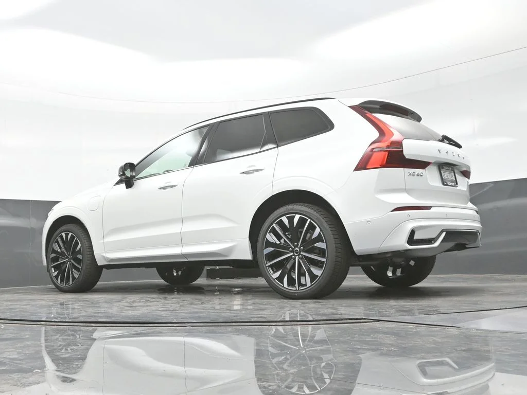 New 2026 Crystal White Volvo T8 Ultra image 27