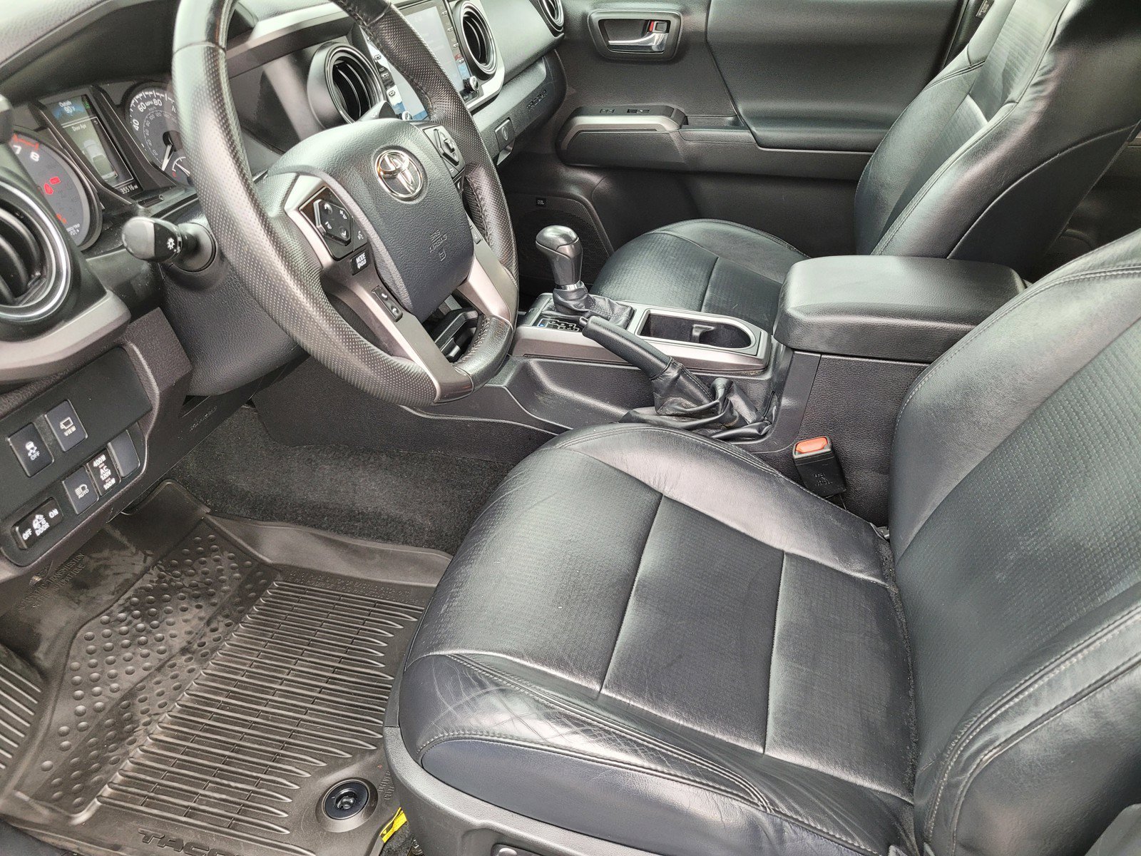 Used 2023 White Toyota  image 14