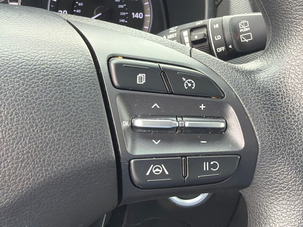 Used 2023 White Hyundai SEL image 25
