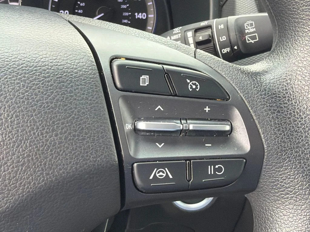 Used 2023 White Hyundai SEL image 25