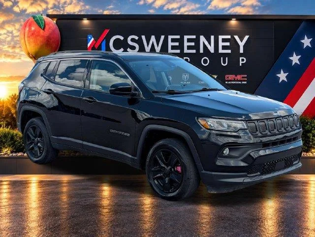 Used 2022  Jeep Latitude image 7