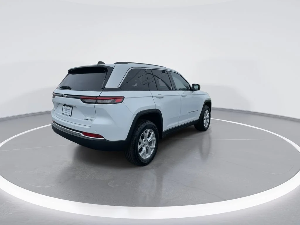 Used 2023 White/off-white Jeep Limited image 8