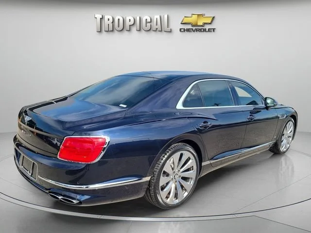 Used 2021 Blue Bentley V8 image 3
