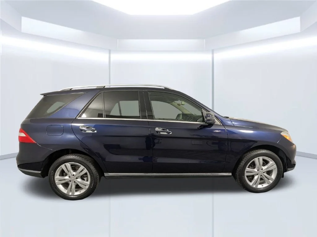 Used 2013 Blue Mercedes-Benz ML 350 image 32