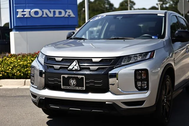 Used 2025 Alloy Silver Metallic Mitsubishi 2.0 LE image 2