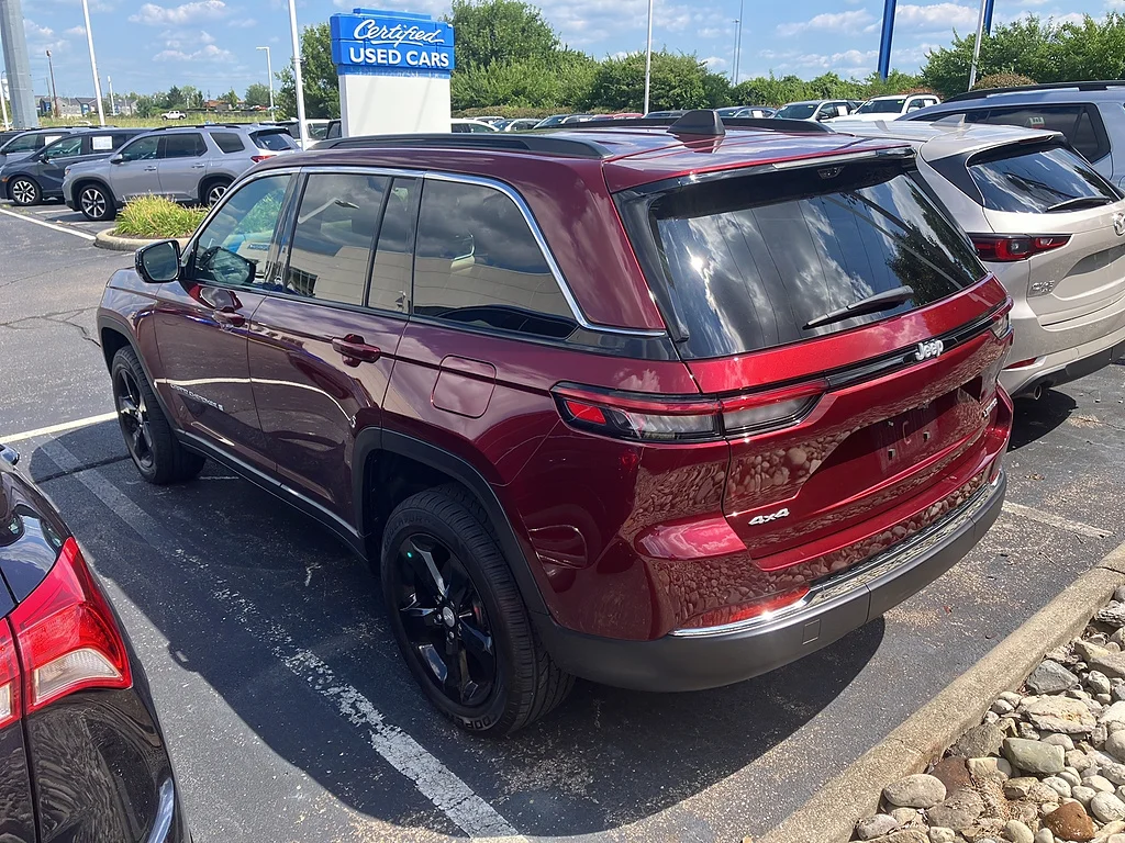 Used 2024 Velvet Red Pearl Coat Jeep Limited image 8