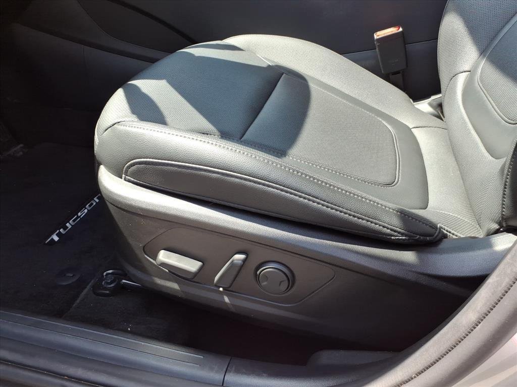 Used 2024 Shimmering Silver Hyundai SEL image 15