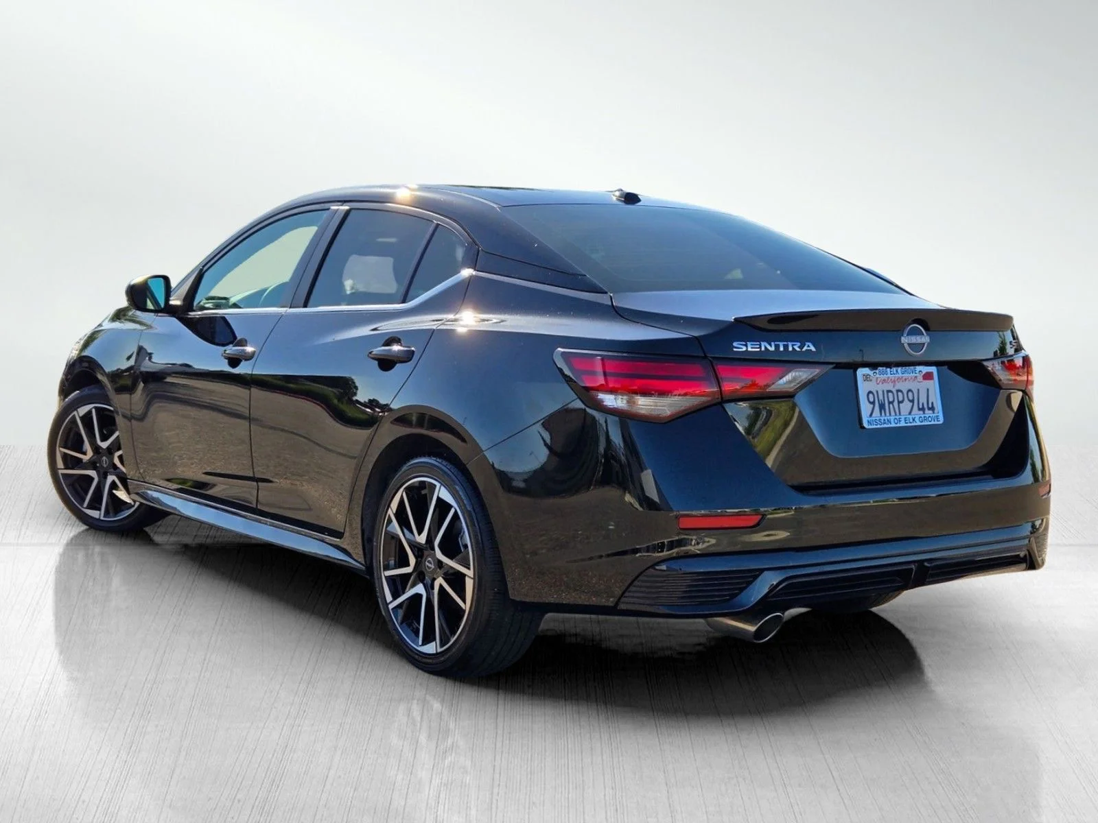 Used 2025 Super Black Nissan SR image 9