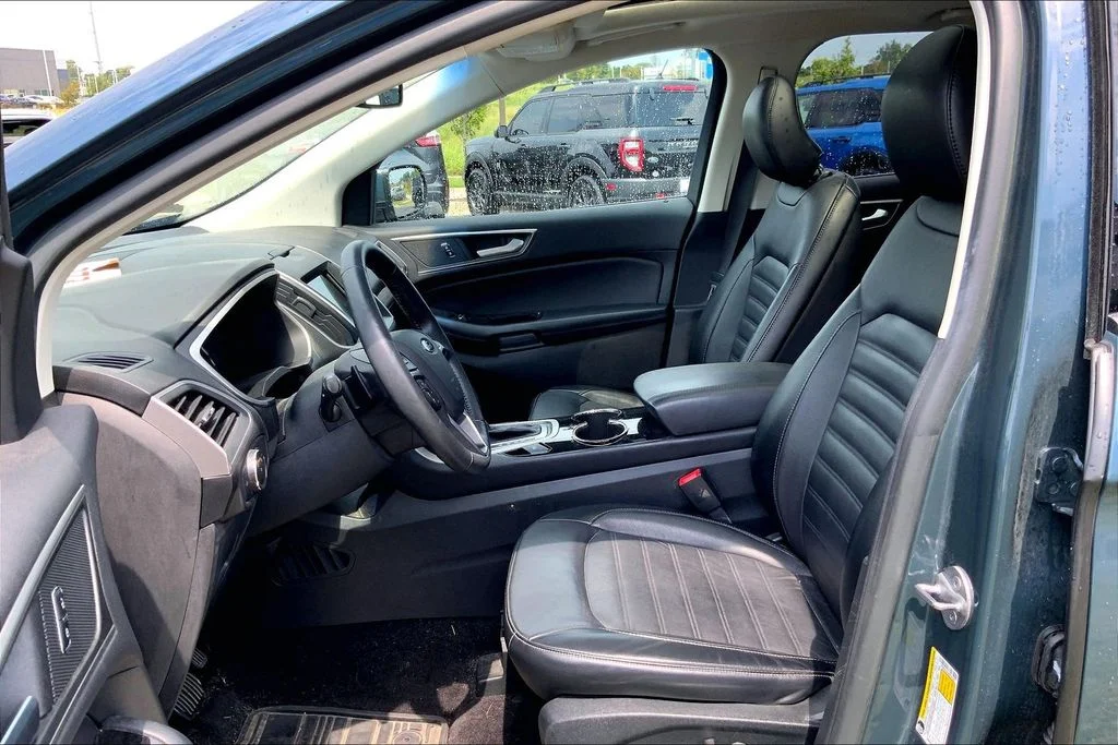 Used 2016 Blue Ford SEL image 9