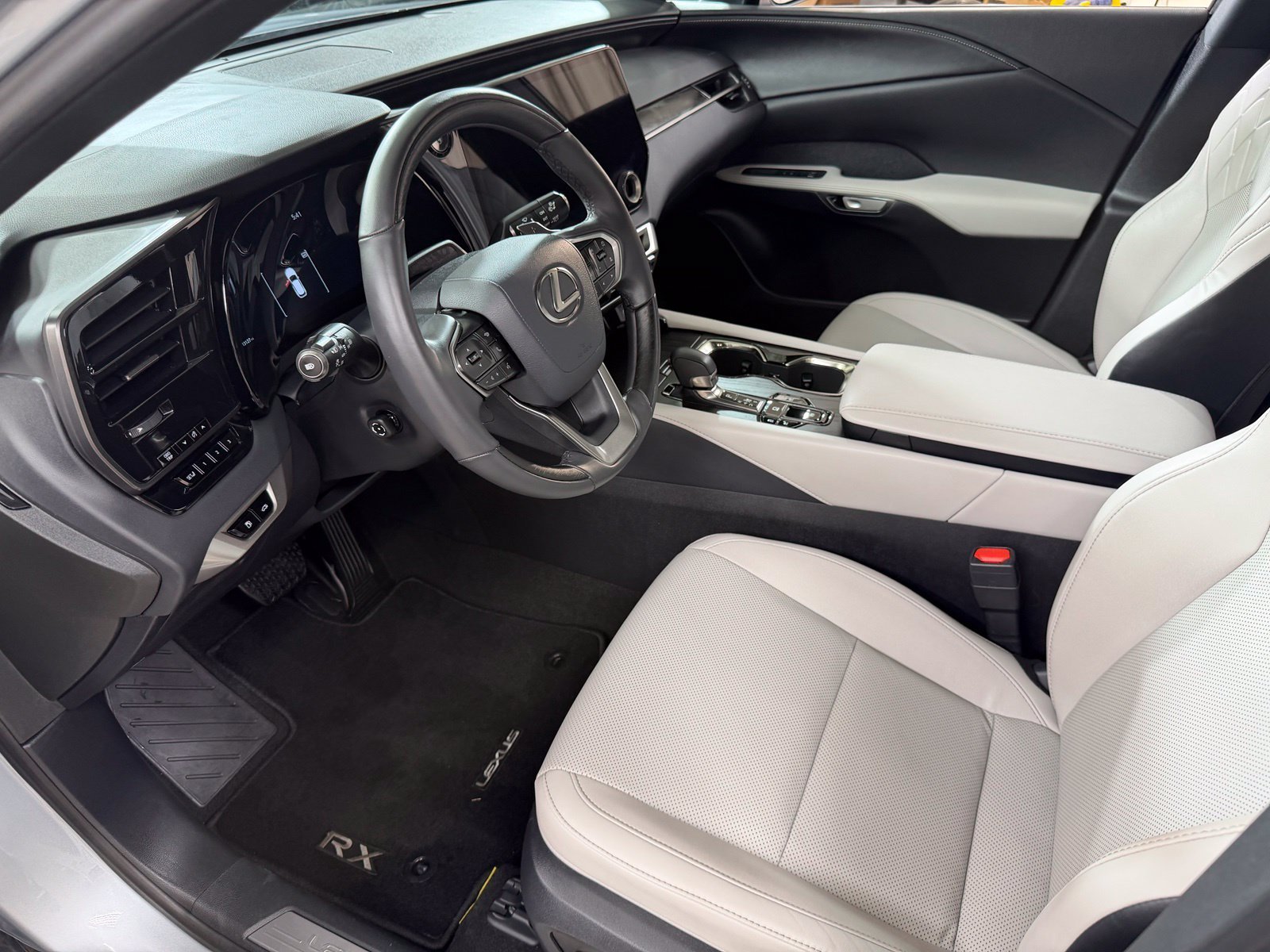 Used 2025 Silver Lexus 350h Premium image 10