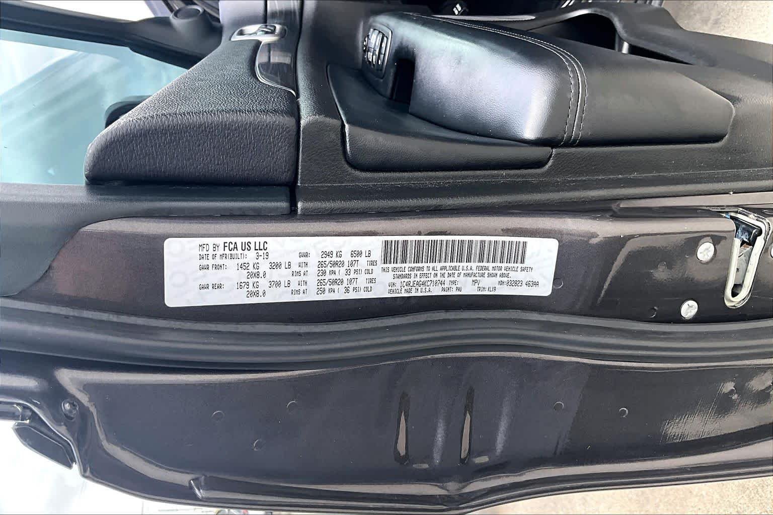 Used 2019 Granite Crystal Metallic Clearcoat Jeep Altitude image 37