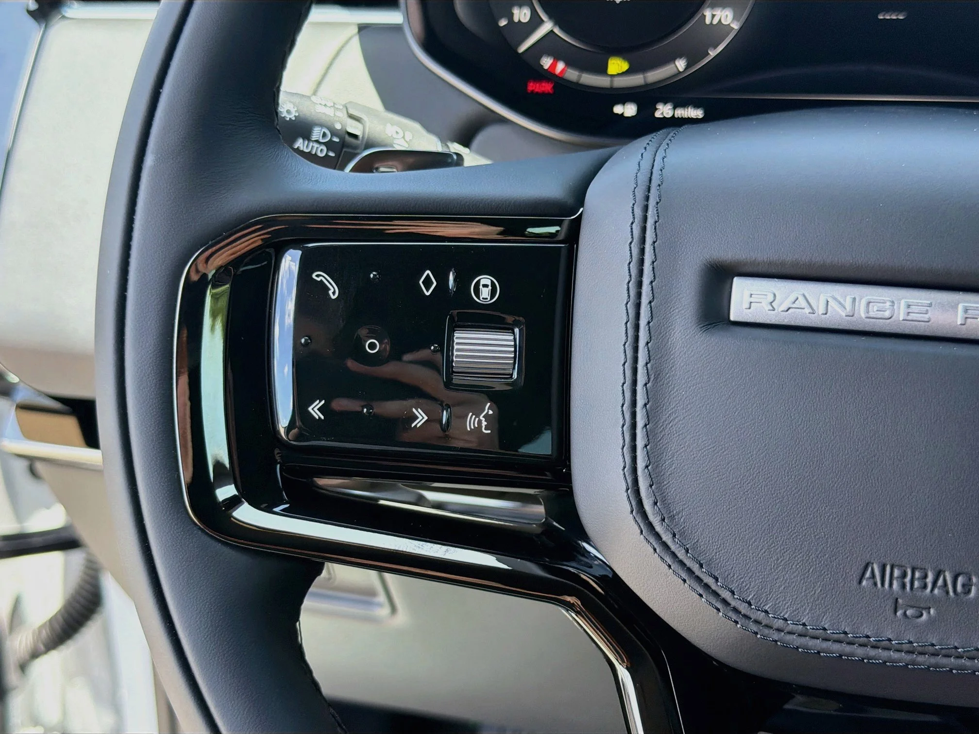 New 2026 Fuji White Land Rover Dynamic SE image 39
