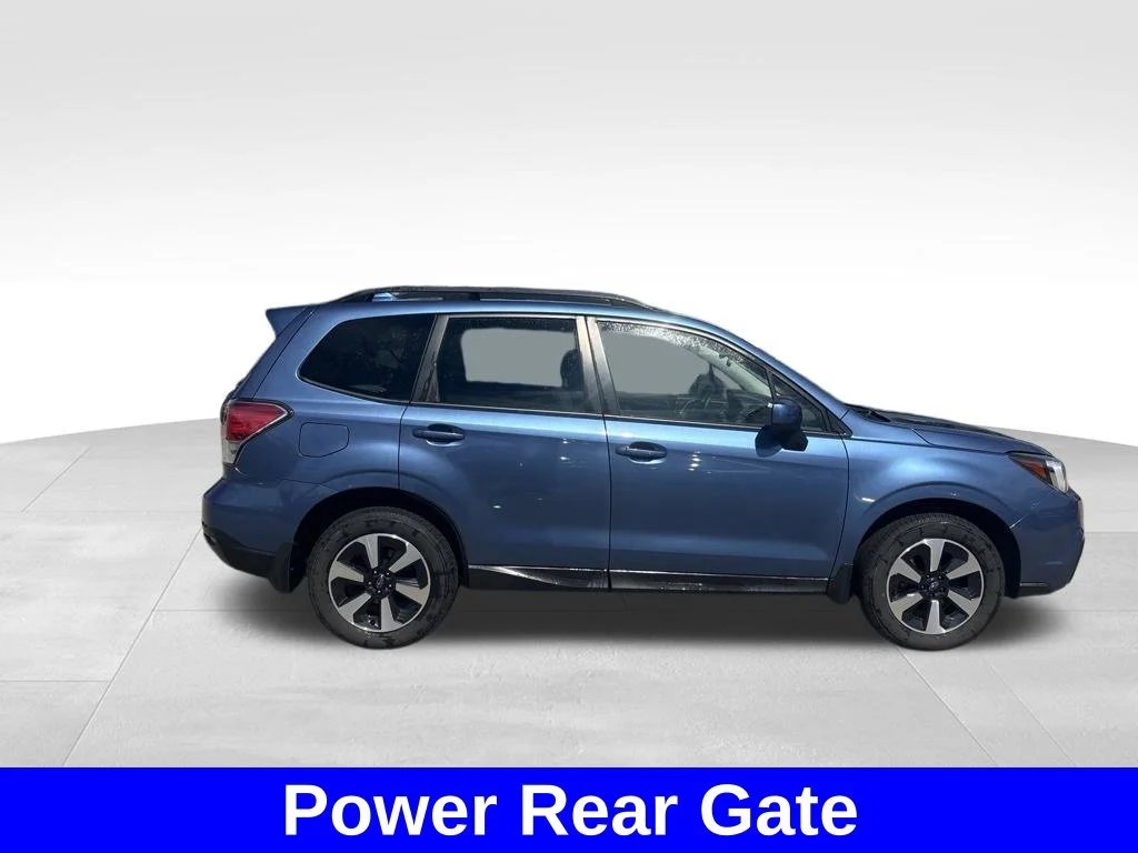 Used 2017 Blue Subaru 2.5i Premium image 7