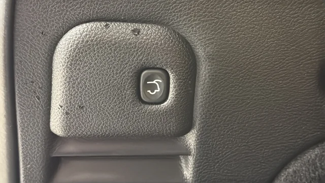 Used 2015 Brilliant Black Crystal Pearlcoat Jeep Summit image 28
