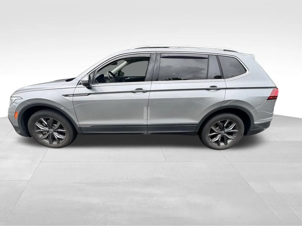 Used 2022 Silver Volkswagen 2.0T SE image 2
