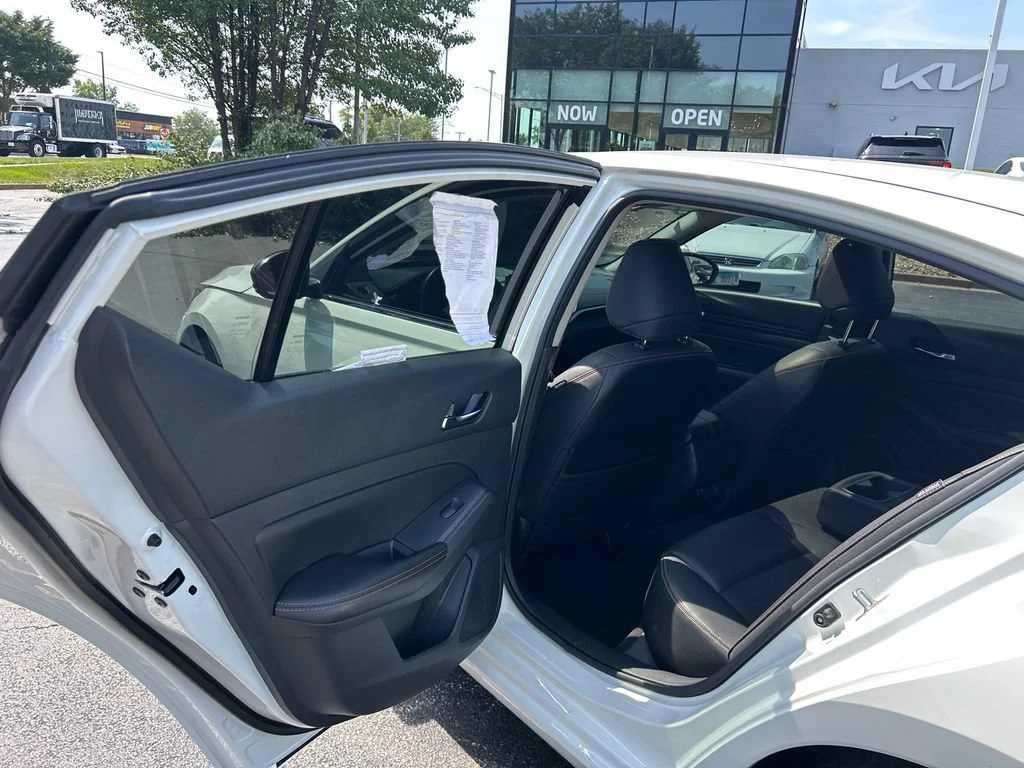 2021 Nissan Altima SR - Photo 32