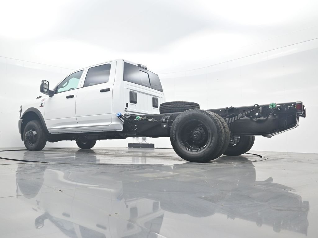 New 2026 Bright White Clear-Coat Exterior Paint RAM Tradesman image 38