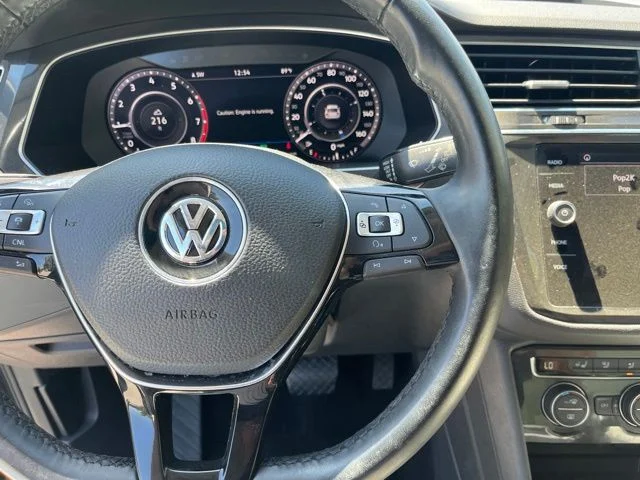 Used 2018 Gray Volkswagen 2.0T SEL Premium image 21