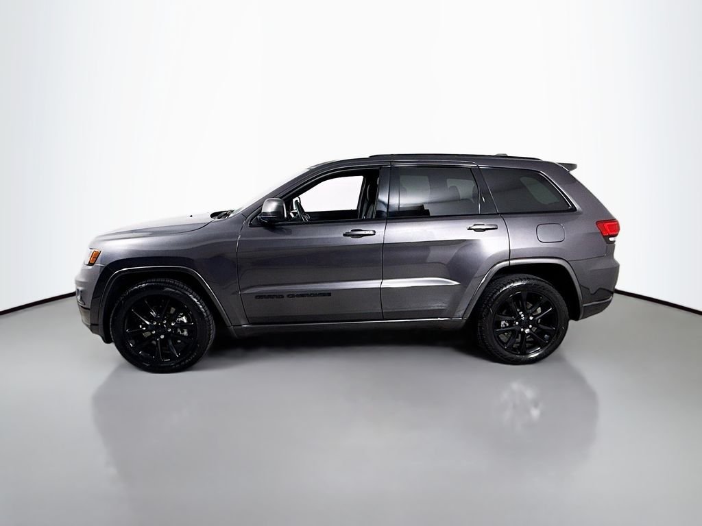 Used 2021 Granite Crystal Metallic Clearcoat Jeep Laredo X image 9