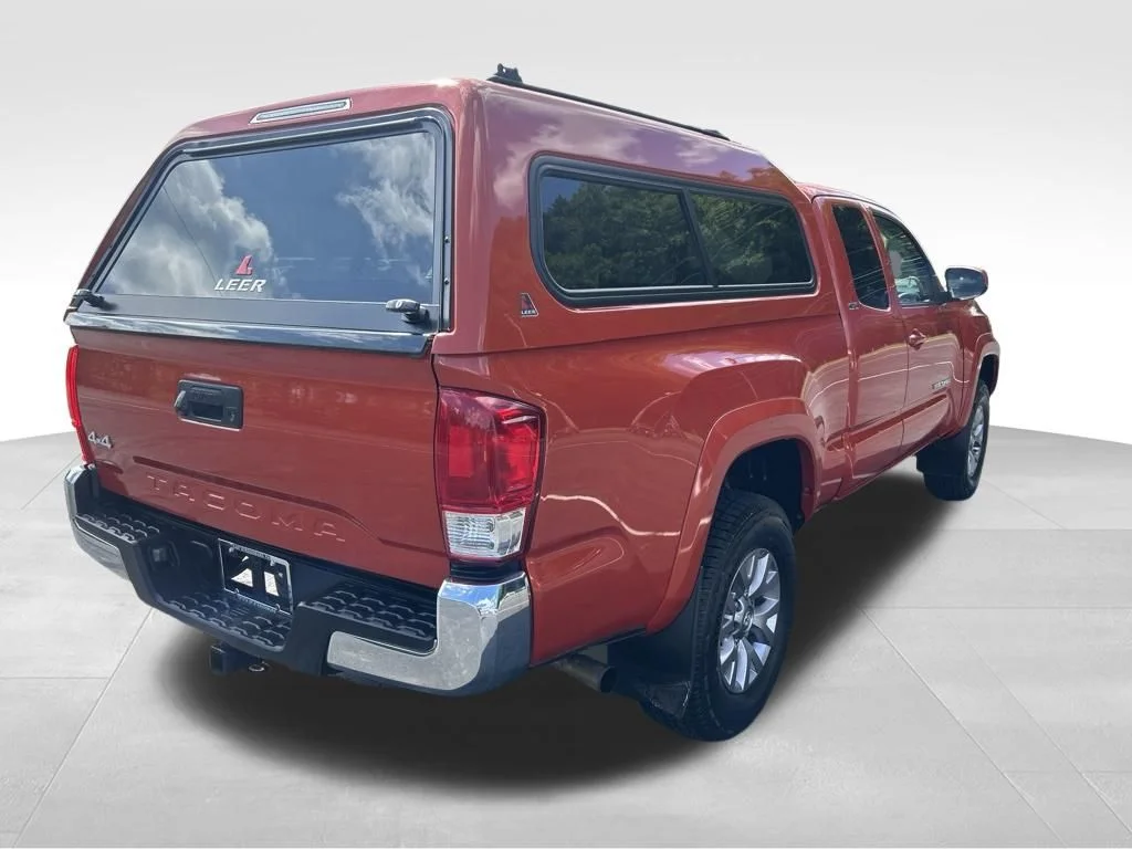 Used 2016 Red Toyota SR5 image 5