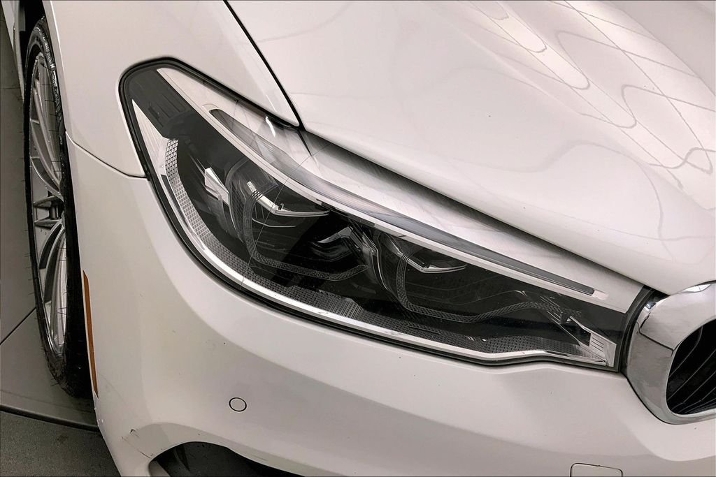 Used 2019 Mineral White Metallic BMW  image 27
