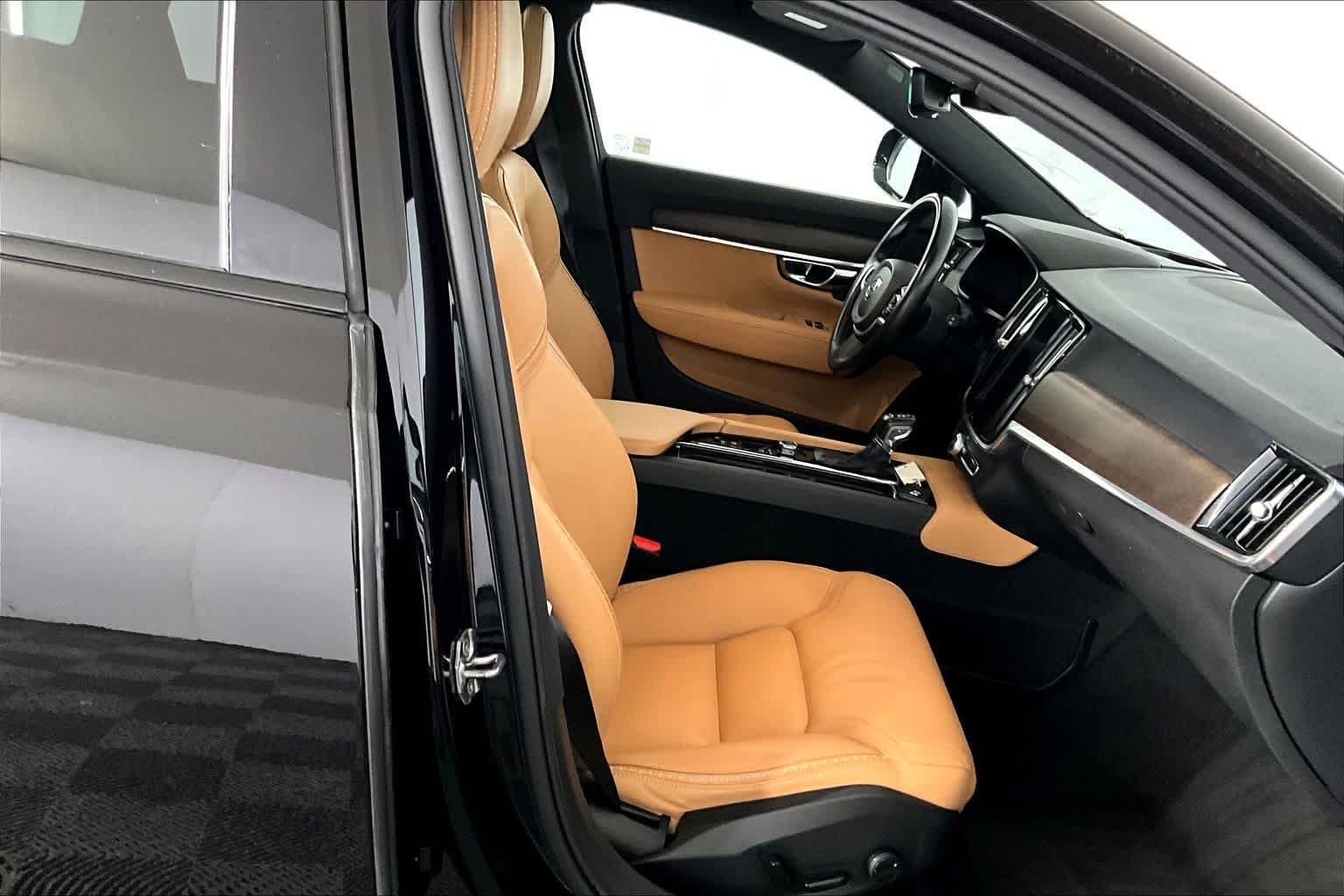 Pre-Owned 2020 Volvo V90 Cross Country