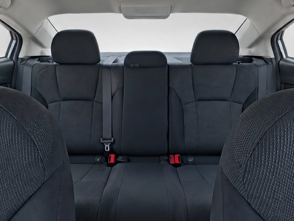 Used 2019 Silver Subaru 2.0i image 15