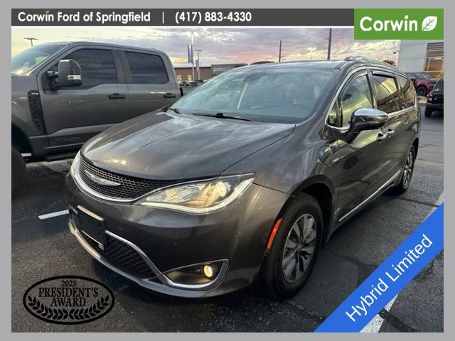 Used 2020 Gray Chrysler Limited image 1