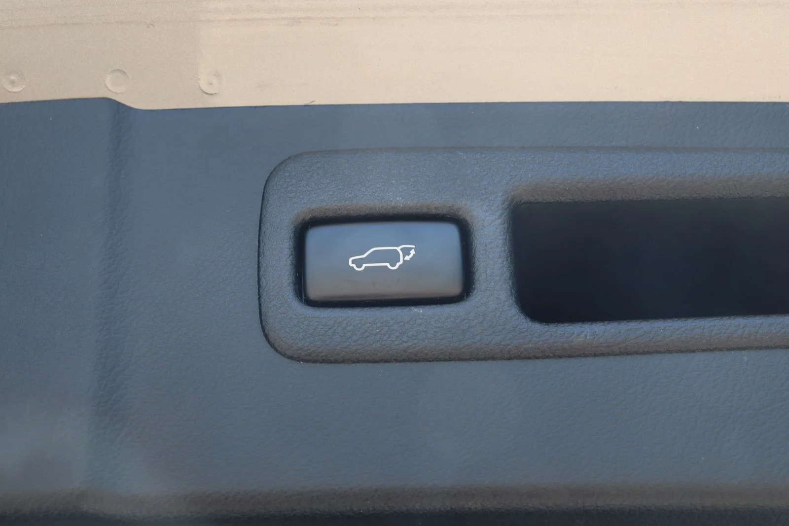 Used 2016 Silver Lexus 200t image 32