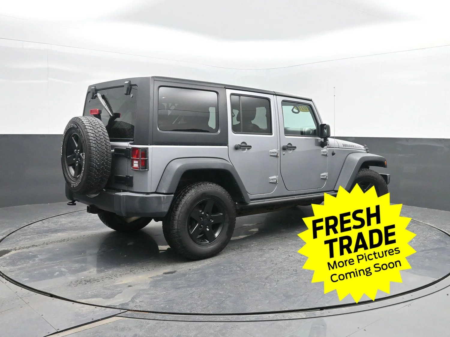 Used 2016 Billet Silver Metallic Clearcoat Jeep Black Bear image 2