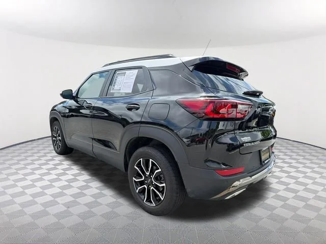 Used 2025 Mosaic Black Metallic Chevrolet ACTIV image 7