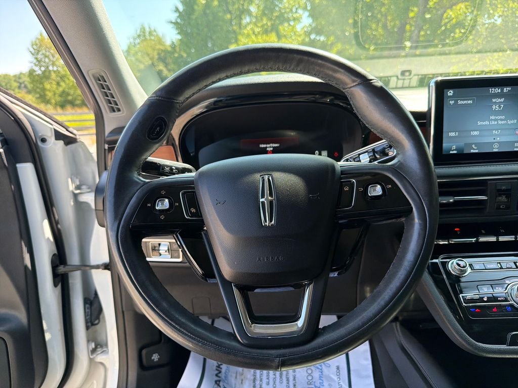 Used 2021 White Lincoln Reserve image 17
