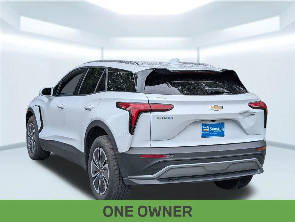 Used 2024 White Chevrolet LT image 4