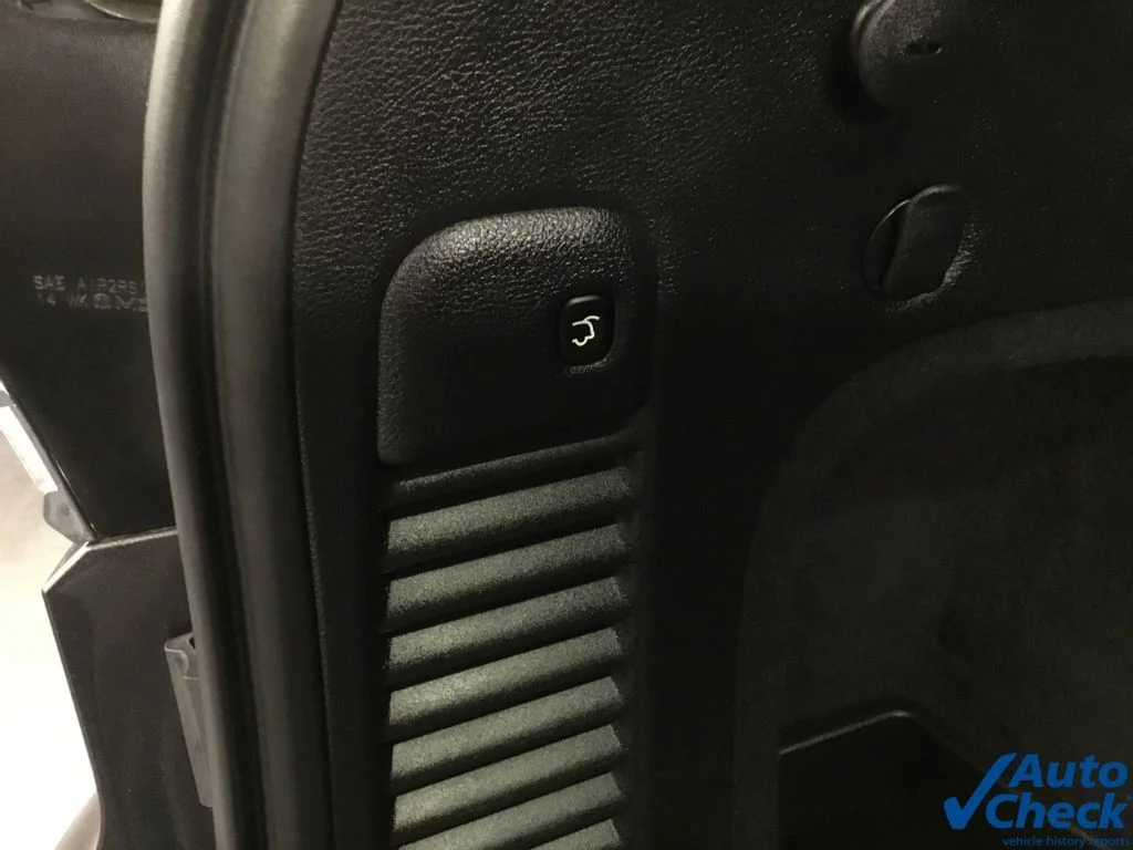Used 2020 Gray Jeep Limited image 13