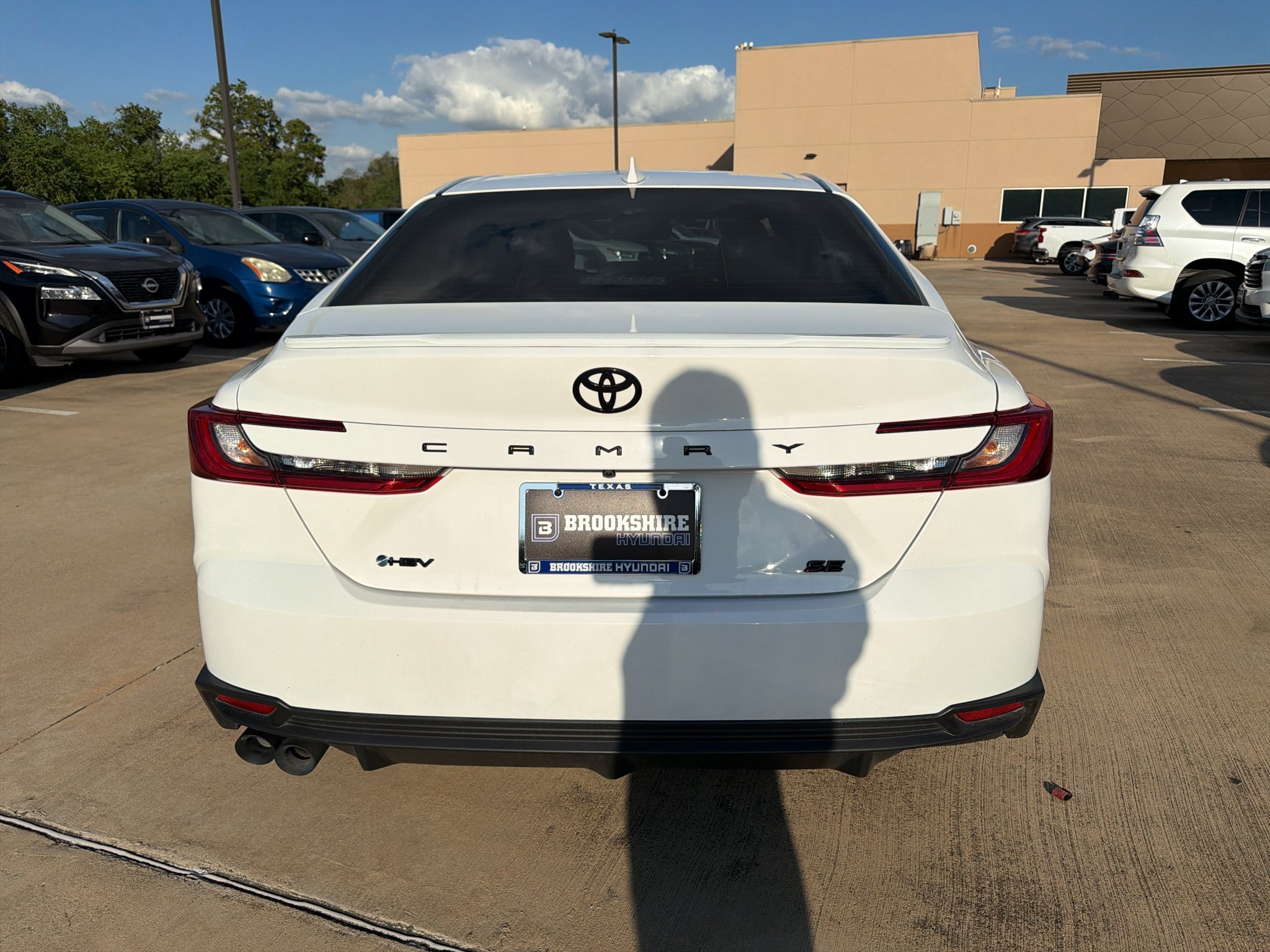 Used 2025 Ice Cap Toyota SE image 7