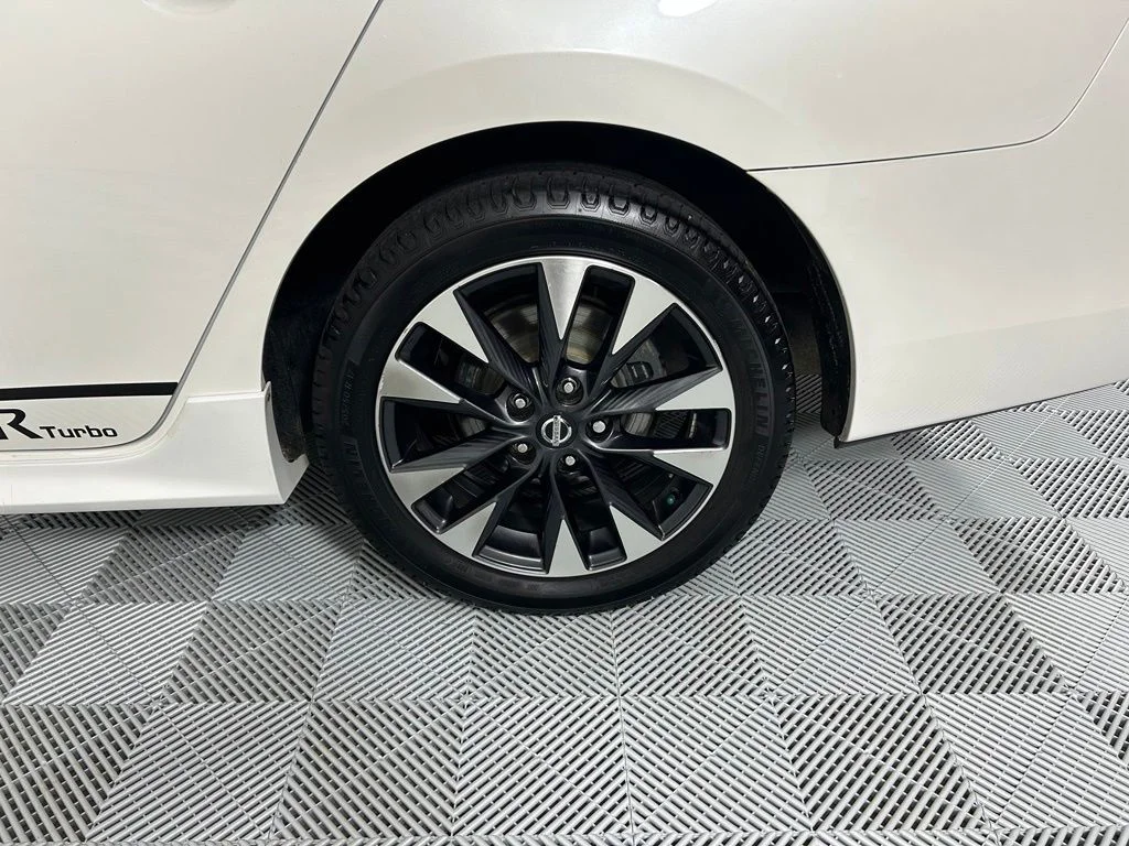 Used 2017 White Nissan SR image 19