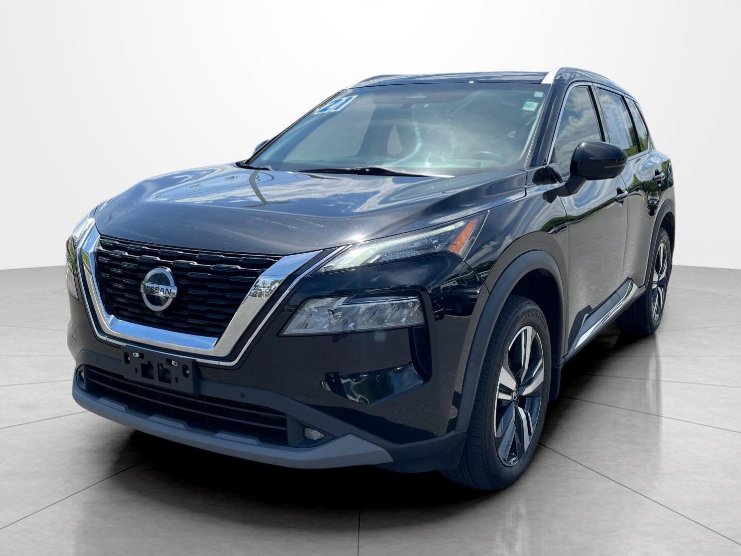 Used 2021 Super Black Nissan SL image 1