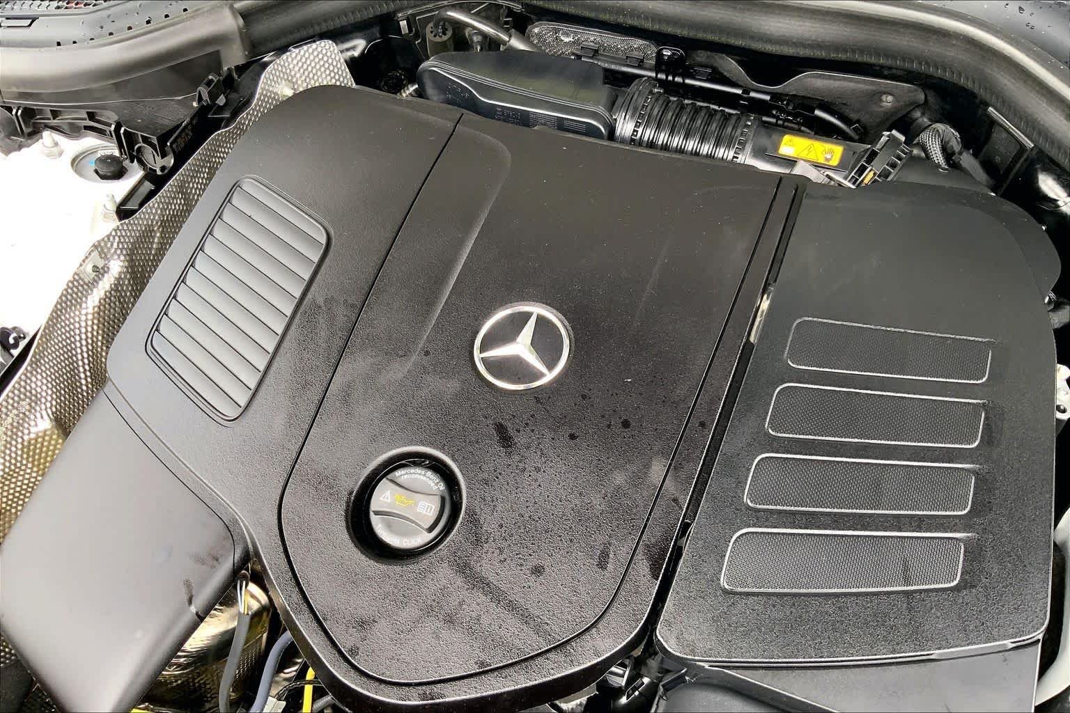 Certified Used 2025 Polar White Mercedes-Benz GLC 300 image 33