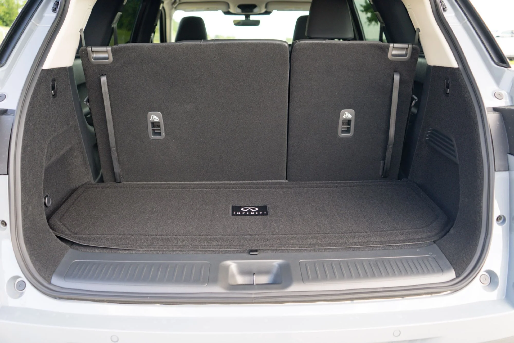 New 2027 HARBOR GRAY INFINITI Luxe FWD image 26