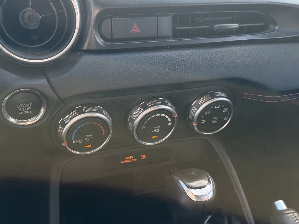 Used 2019 White FIAT Classica image 17