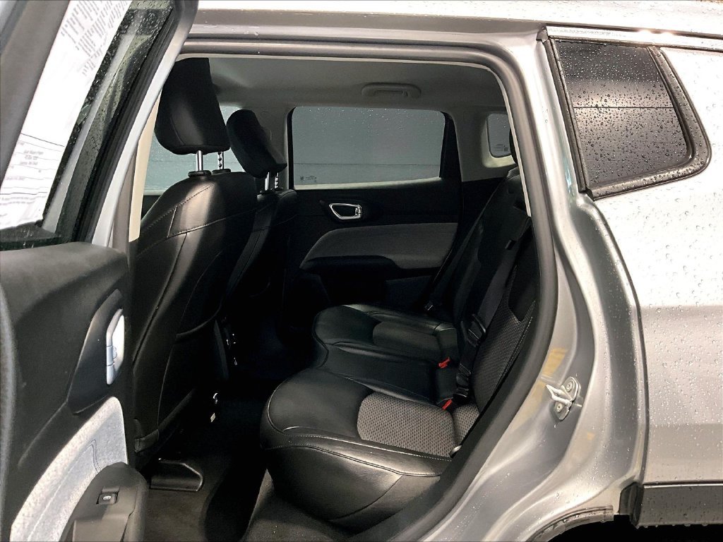 Used 2022 Silver Jeep Latitude image 14