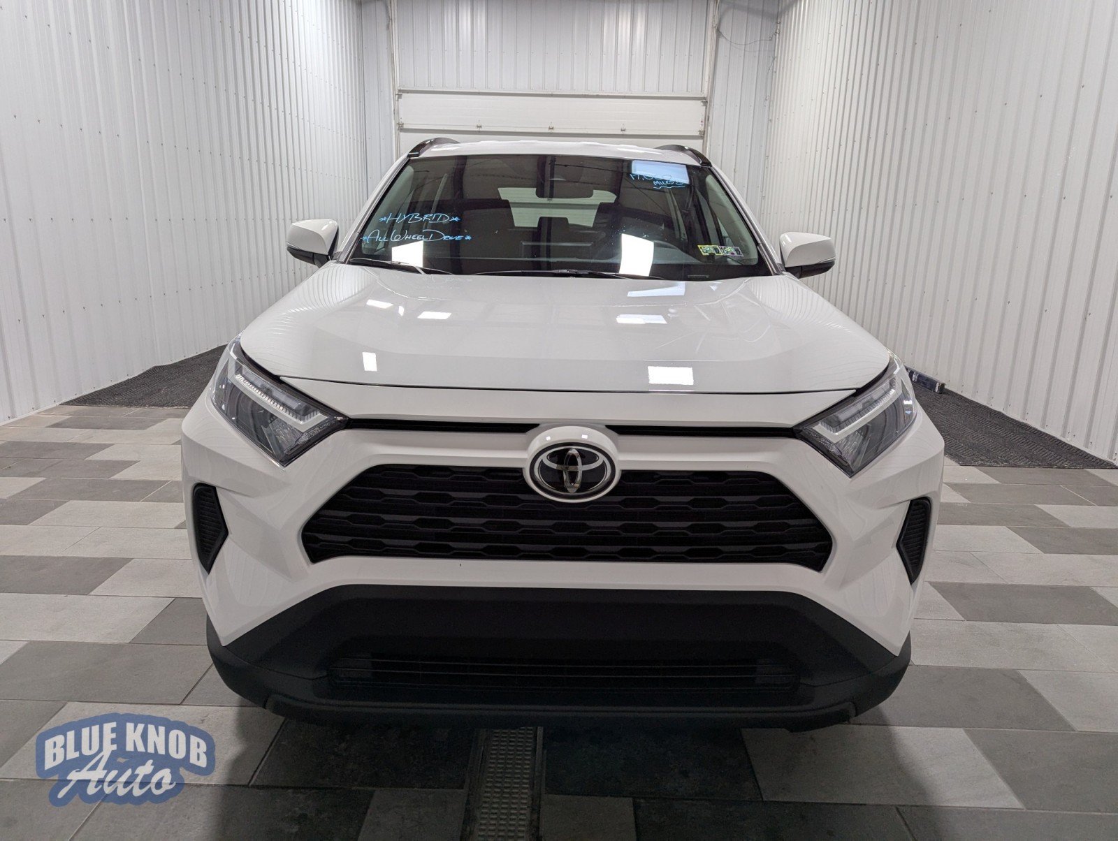 2025 Toyota RAV4 Hybrid XLE photo 3