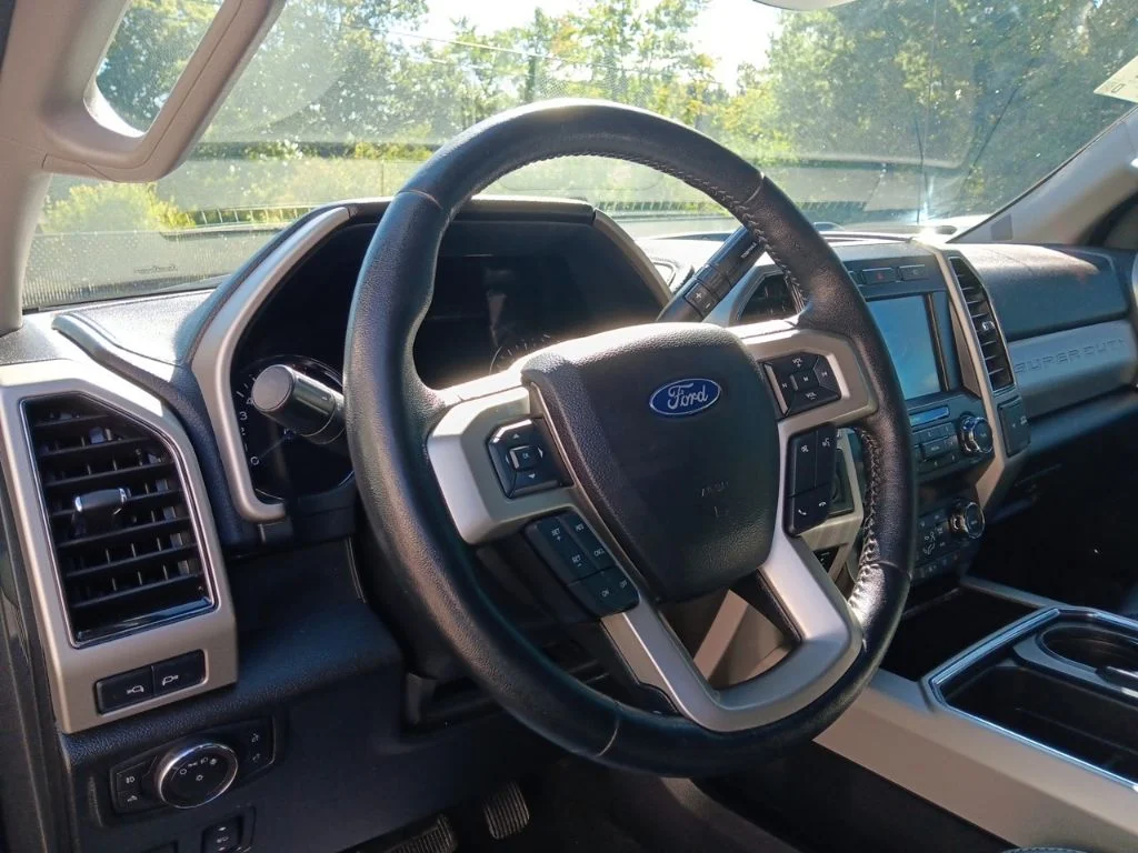 Used 2019 Black Metallic Ford Lariat image 17