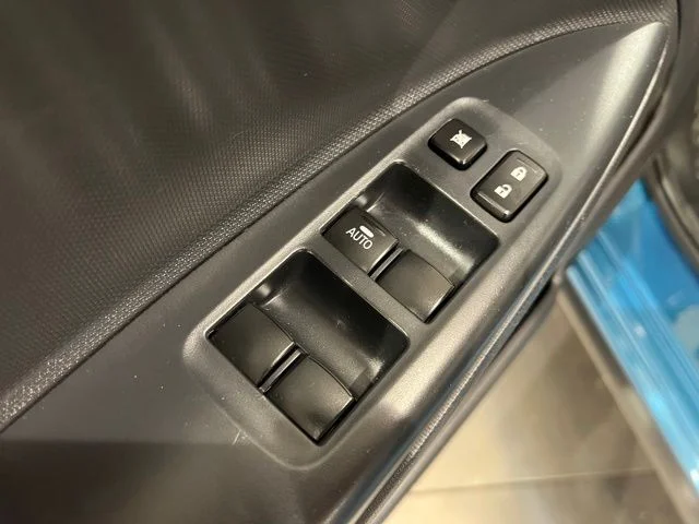 Used 2024 Blue Mitsubishi ES image 10