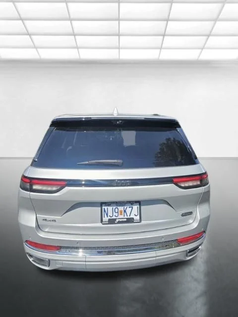 Used 2022 Silver Jeep Overland image 6