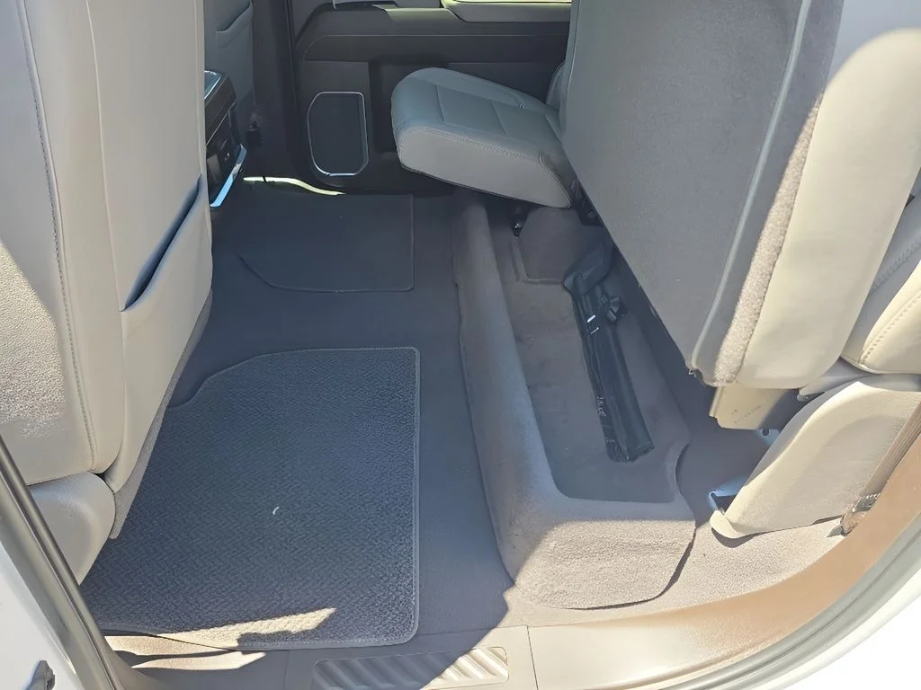 Used 2022  GMC SLT image 33