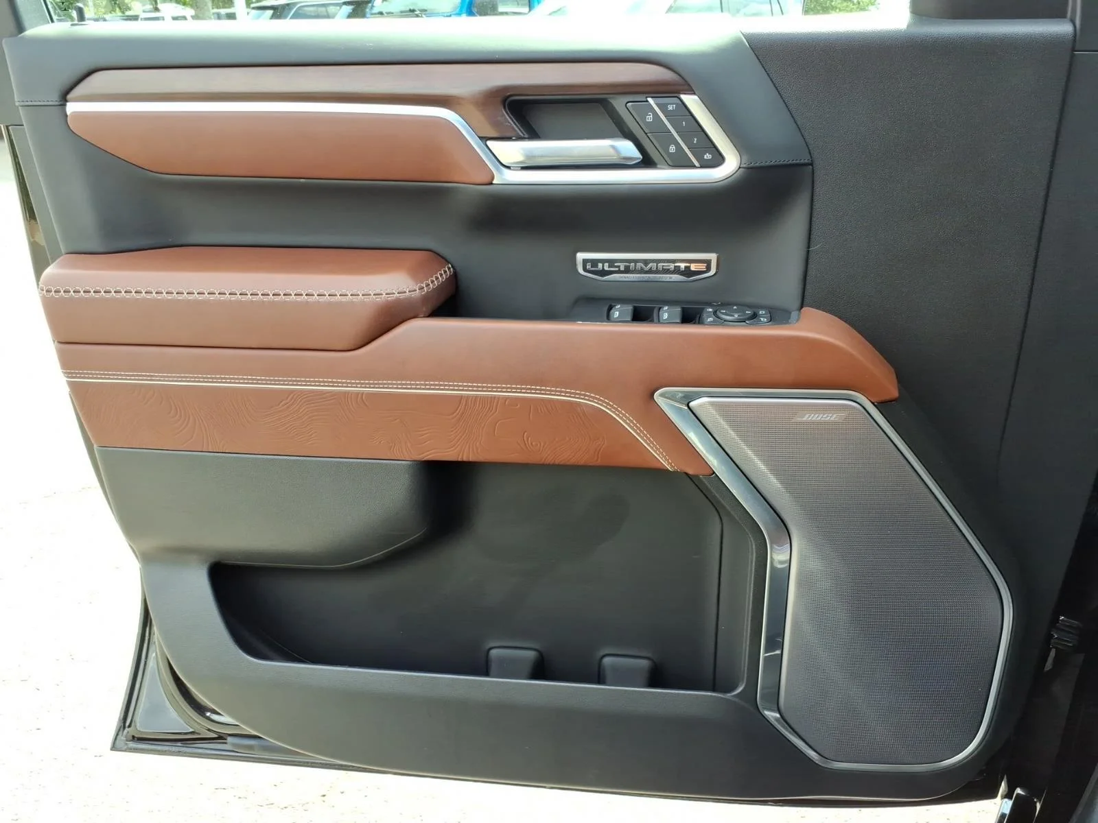 Used 2022 Onyx Black GMC Denali Ultimate image 31
